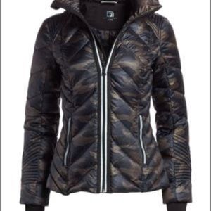 Blanc Noir Camo puffer with packable hood